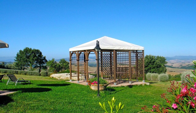 Apartment in villa with A/C, WIFI, pool, TV, terrace, panoramic view, close to San Gimignano