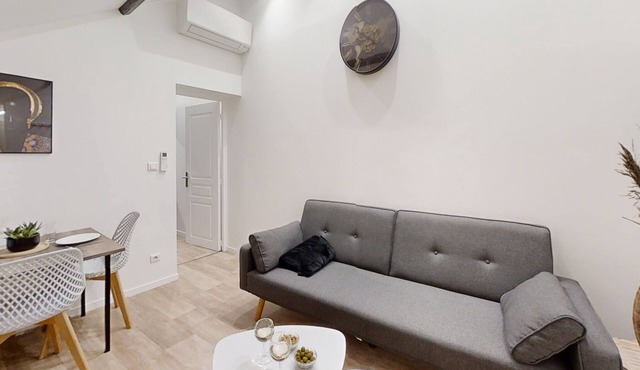 Apartment 'Isolé Calme Bord De Seine Jardin' with Balcony and Wi-Fi in Le Mée-sur-Seine