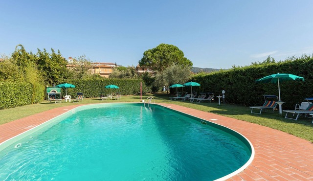 Apartment in Tuoro sul Trasimeno with pool