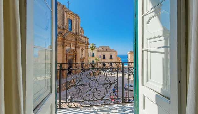 Bacio del Sole by Biddizzi Rari - Prestigious Historic Residence near the Duomo in Sciacca