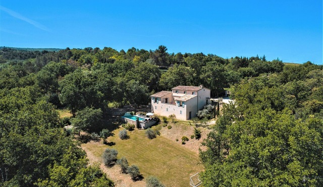 Bastide with heated swimming pool in the Luberon Provençal in Apt