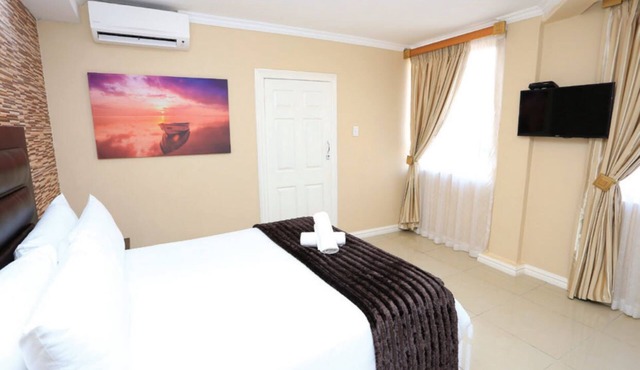 Bayside Hotel 100