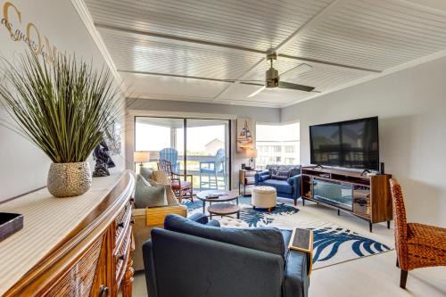 Beach Access: Ocean-View Condo w/Screened Balcony in Cedar Reef Villas