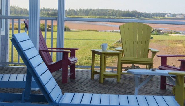 Beach Paradise! Unmatchable Sunsets, Hot Tub, Luxurious Ocean View, A/C, & more! in Borden-Carleton