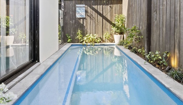 Beach Side Bliss Mermaid Beach 3BR - Heated Pool