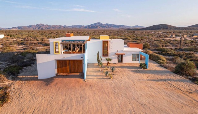 Beachfront Community - Villa 8 Guests in Los Ribera