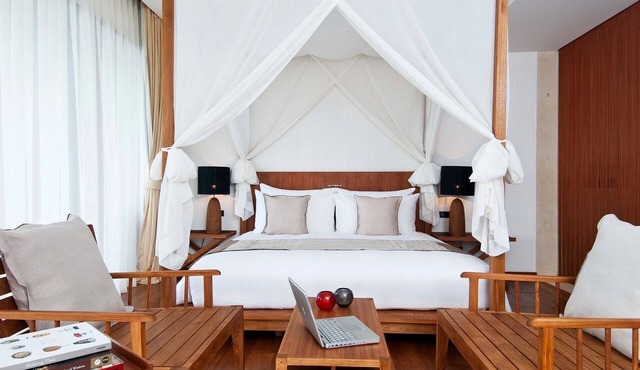 Beachside Sea View Escape with Pools and Stunning Sunset Views