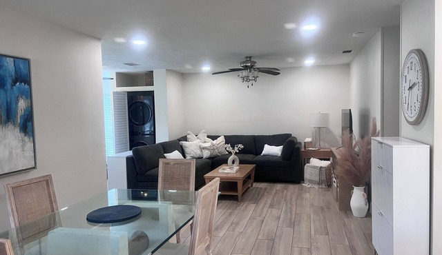 Beachy 3-bedroom Villa on Siesta Key with WiFi, AC