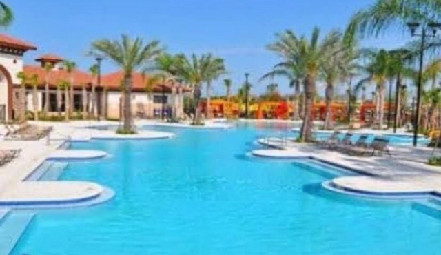 Beautiful 12 bedrooms house, game room, private pool, special decoration