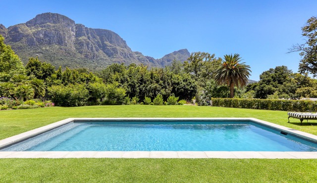 Beautiful 5 bedroom Bishopscourt