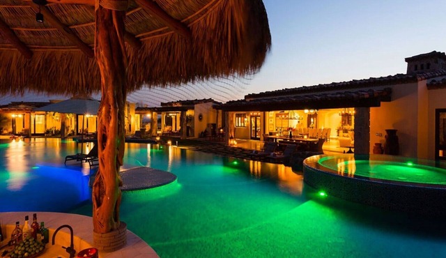 Beautiful Holiday Villa in a Prime Location in Cabo San Lucas 1007