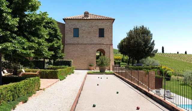 Beautiful private villa with A/C, WIFI, private pool, TV, patio, panoramic view, close to Montalcino