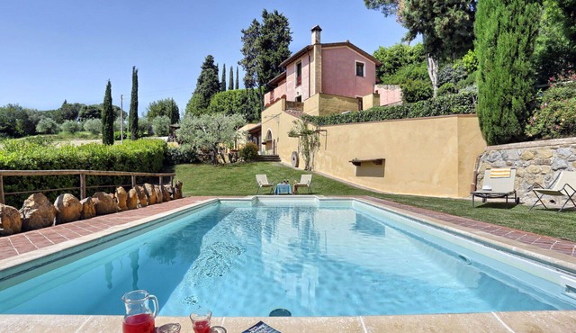 Beautiful private villa for 10 people with A/C, WIFI, private pool, TV, patio and pets allowed