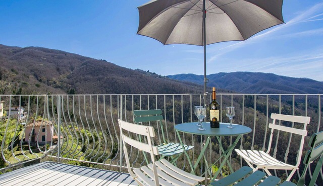 Beautiful villa for 7 people with private pool, WIFI, TV, terrace and pets allowed in Bagni Di Lucca