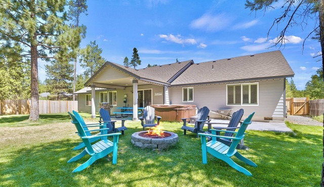 Bend Treehouse Game Room Hot Tub Sleeps 15 in Bend