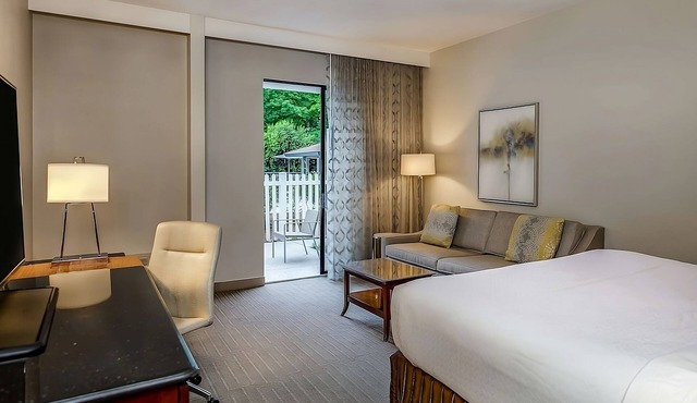 Better Choice for your Vacation! Parking, Pools! Near Charlotte Nature Museum in Charlotte