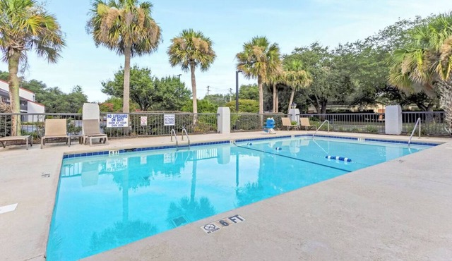 Budget-Friendly Stay Perfect for Charleston Explorers