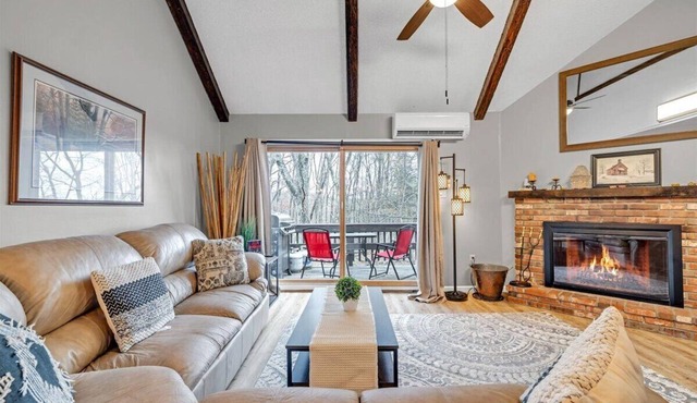 C52-CAMELBACK MOUNTAIN SKI IN-SKI OUT SLOPE 3BR/2.5 bath