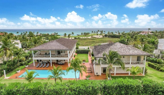 Caleton Estates 52: Elegant golf/ocean view villa w/big pool, staff & golf cart in Punta Cana