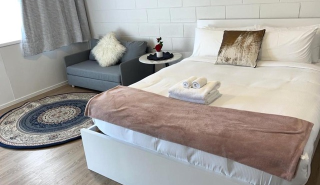 Calm Studio in the Heart of Epsom Self Contained