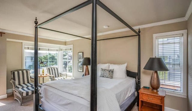 Cannon Beach Hotel - Premier Queen Room at Cannon Beach Hotel Collection!