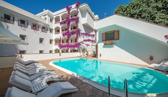 Casa Alloro B: A welcoming apartment located in the center of Minori and a few meters from the sea.
