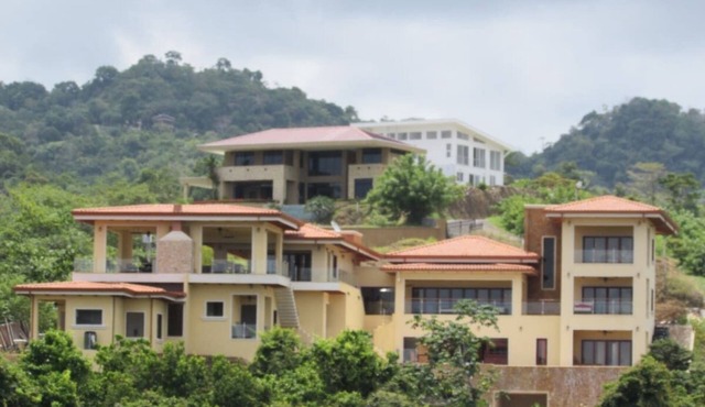 Casa Amarillo Jaco Beach