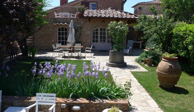 "Casa di Leo" Bright And Romantic House Surrounded by Medieval Walls and Pool