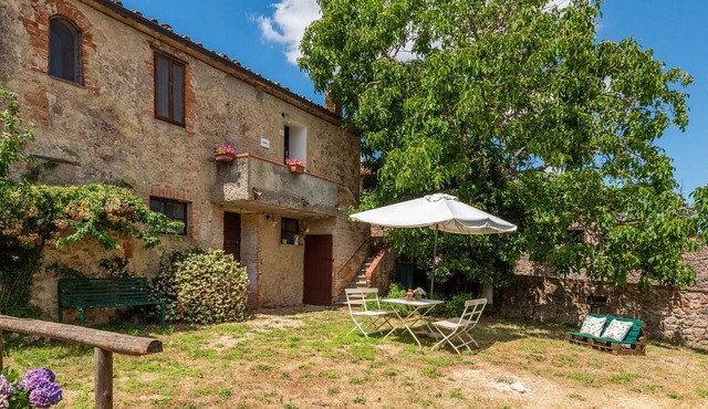 Casa Rufini among the Sienese Hills on the Bichi Borghesi Estate in Monteriggioni