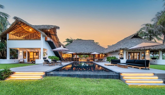 Casa Zee Beachfront Villa Puerto Escondido in Colotepec