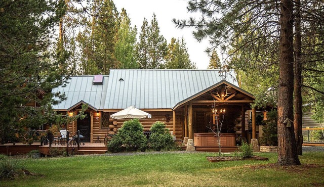 Cascade Basecamp, Fully Fenced/Hot Tub/Pet Friendly! in Bend