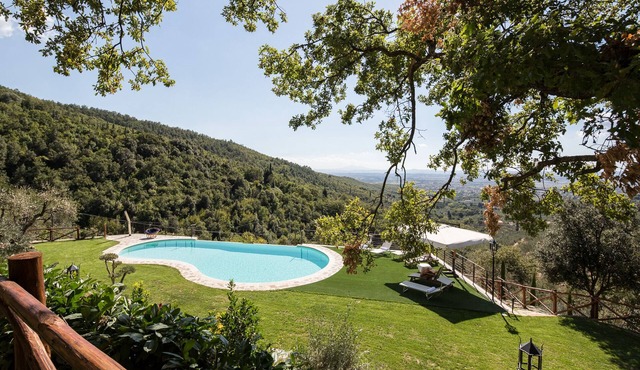 Castle with panoramic view near Cortona suitable for groups of friends in arezzo