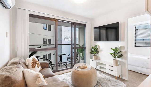 Central 3BR Full Kitchen & Amenities Zodiak Stays