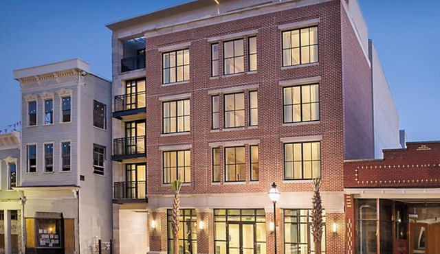 Charleston 2 BR presidential with balcony overlooking King St prime location