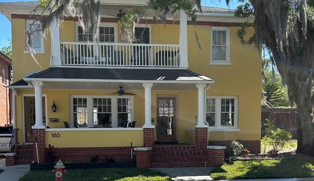 Charming apartment with pool, free parking, walk to everything downtown. in St. Augustine