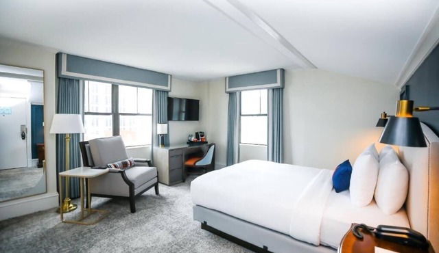Charming Downtown Room Near Arts District and Popular Restaurants in Charlotte