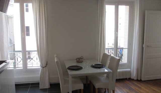 Charming Flat Centrally Located, Recently Refurbished & Well-equipped
