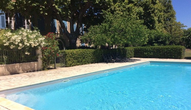 Charming house with garden. Pool. 8 min Saint Rémy in Graveson