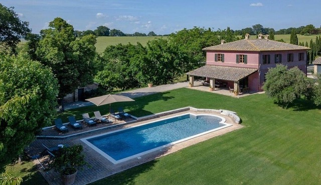 Charming villa with swimming pool and private garden, located near the town of Buonconvento, in ...
