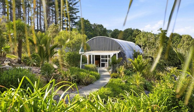 Chic Converted Barn in Matakana with Spa in Hibiscus Coast