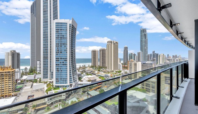 Circle on Cavill – 1 Bedroom + Study Ocean Views in Surfers Paradise