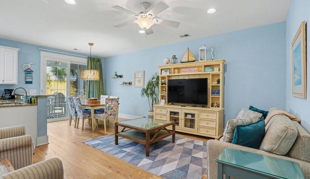 Coastal Gem w/Lazy River, Swim-Up Bar & Arcade!