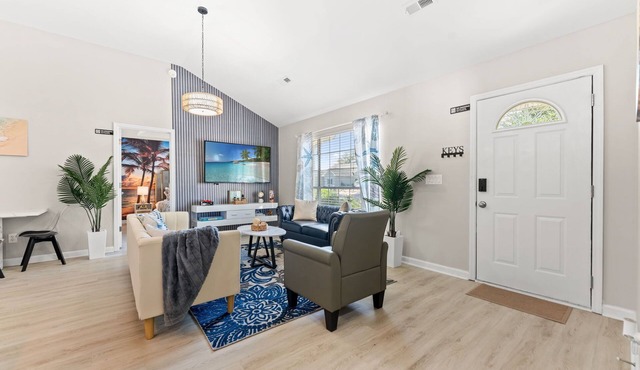 Coastal house w/Game Room and fire pit Close to Broadway at the Beach~Sleeps 10