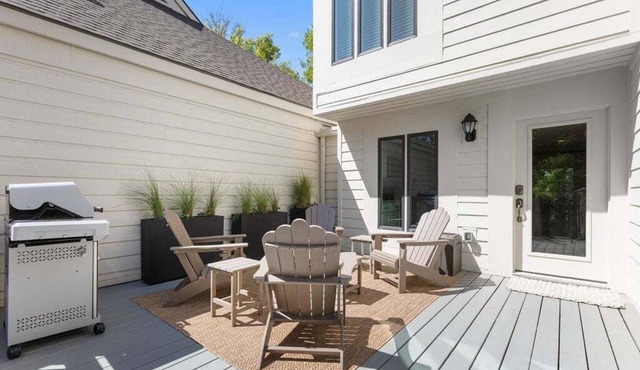 Coastal luxury at 774 Spinnaker-charming 2-BR villa in Seabrook Island, steps from beach and golf.