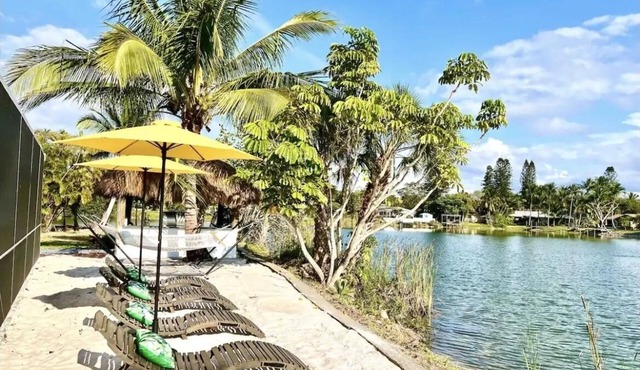 Coco Cabana Villa -5 miles to beach- heated pool