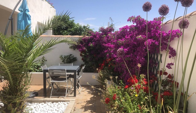 Comfortable apartment with courtyard close to the center and beach. in Saintes-Maries-de-la-Mer