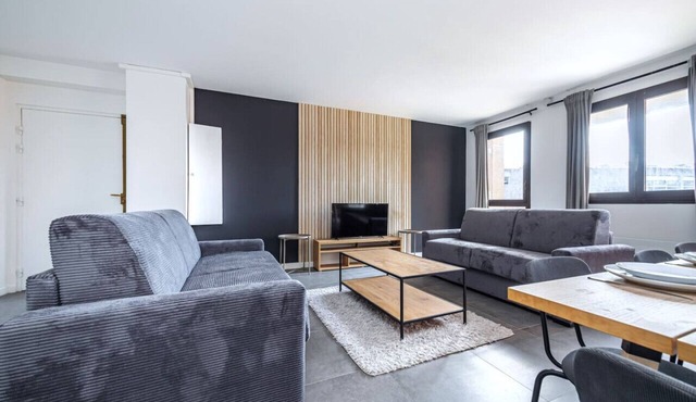 Comfortable family apartment near Paris