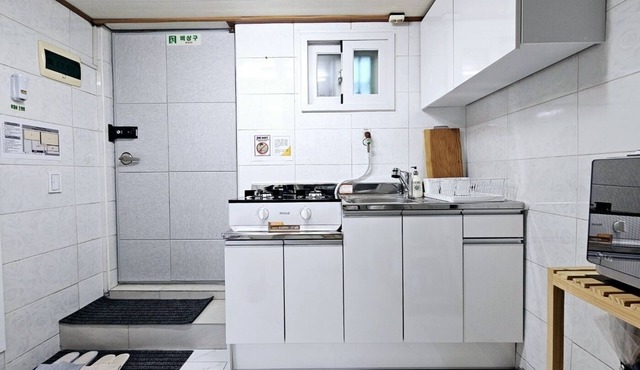 Comfy 2-bedroom house with highspeed internet WIF in delightful Seoul City