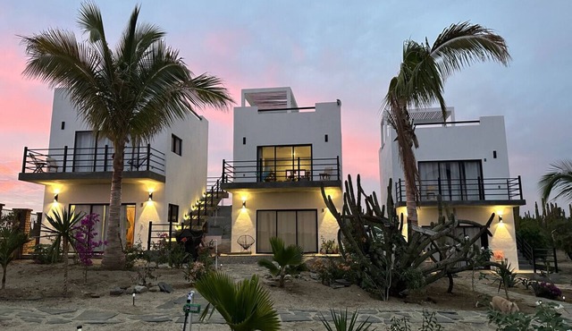 Condo#4-5 Min Walk 2 Beach/Surf-Sleeps4Queen Suite