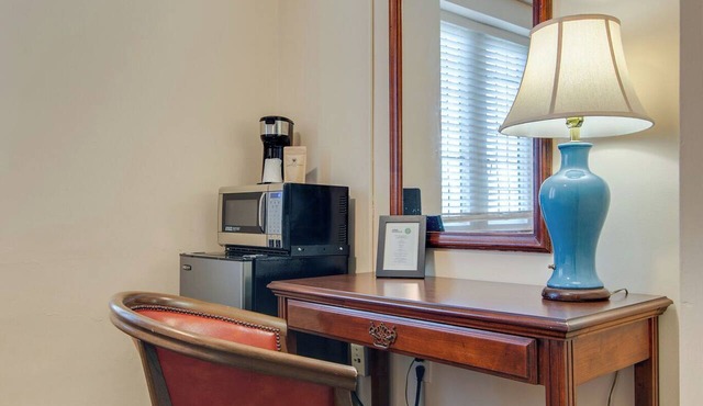Converted Studio Apartment. - Great Location! in Nashville